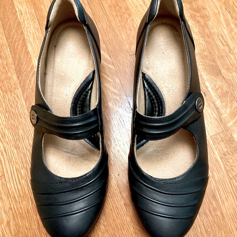 Women’s Naturalizer Black “Helma” Mary Jane Pumps size 7.5 FIRM